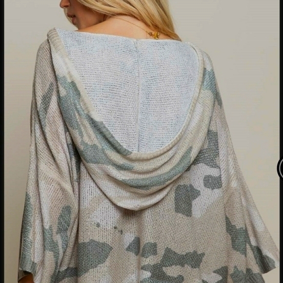 HOODED LIGHT WEIGHT CAMO TOP - Picture 4 of 6